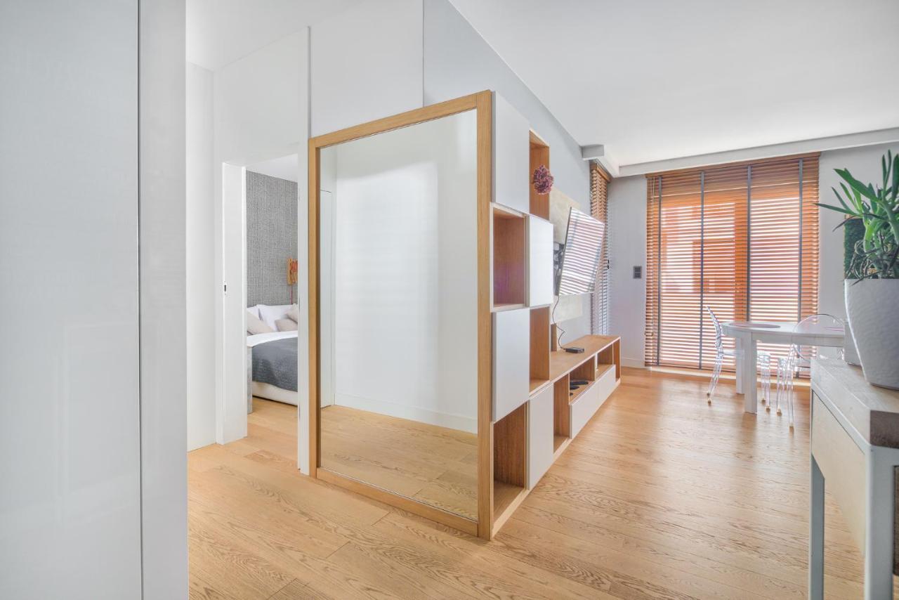 Poznan Grafitowa Modern Apartment エクステリア 写真