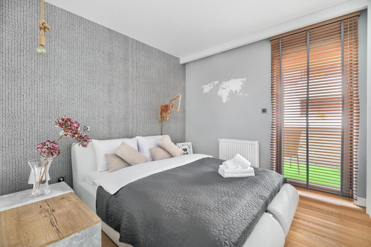 Poznan Grafitowa Modern Apartment エクステリア 写真